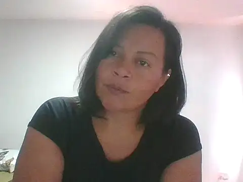 adri89-g online show from November 13, 2025, 5:28 pm