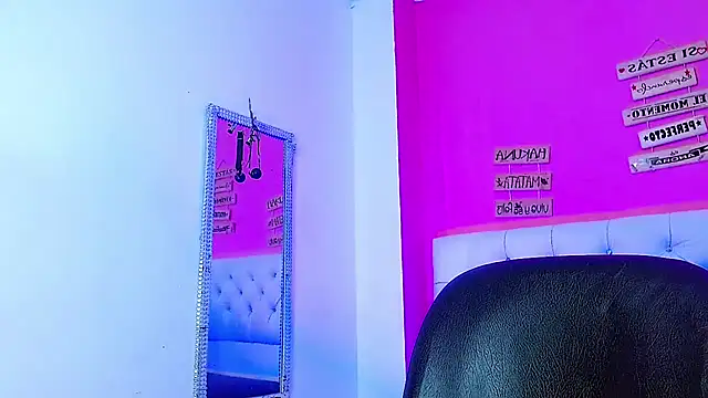 EL VENEZOLANO 22CM online show from October 13, 2025, 4:03 am