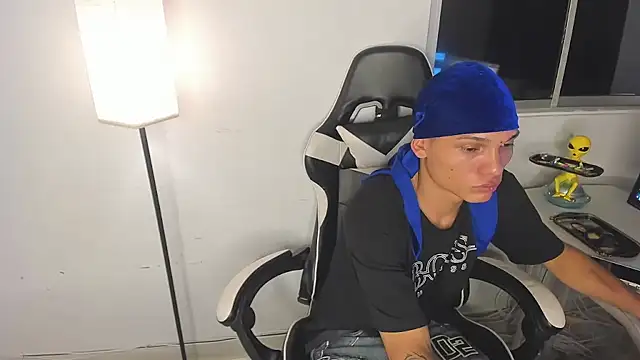 EL VENEZOLANO 22CM online show from February 8, 2026, 6:44 am