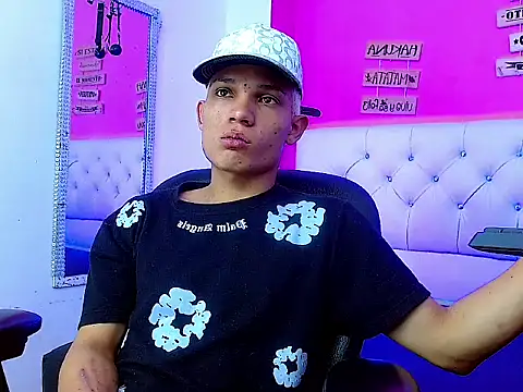 EL VENEZOLANO 22CM online show from October 11, 2025, 4:46 am