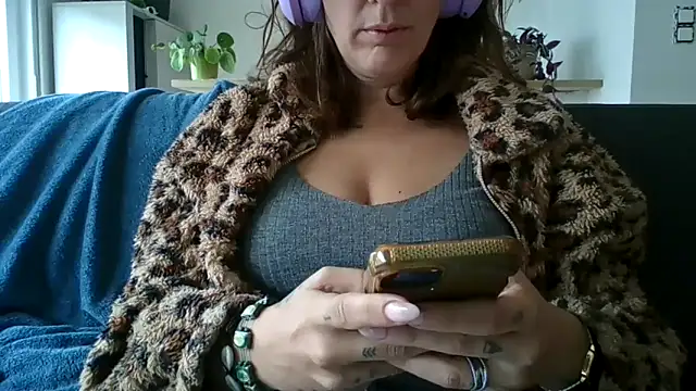 Snapshot of samantaatw chatting on September 25, 2025, 8:20 am samantaatw online show from September 25, 2025, 8:20 am