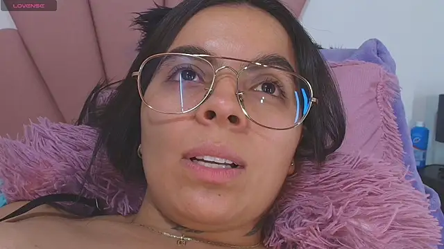 hillary joness online show from September 12, 2025, 2:01 am