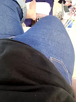 Aliciabloom online show from November 16, 2025, 6:45 pm