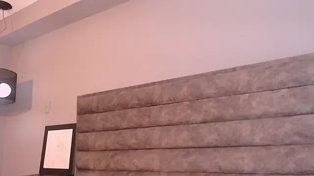 Snapshot of Aliciabloom chatting on October 4, 2025, 12:39 pm Aliciabloom online show from October 4, 2025, 12:39 pm