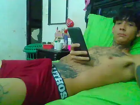 Snapshot of LaParKa31 chatting on September 13, 2025, 12:10 am LaParKa31 online show from September 13, 2025, 12:10 am