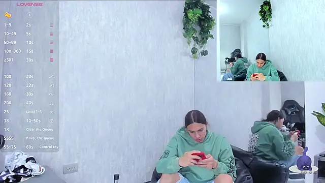 Snapshot of Almaazz chatting on October 28, 2025, 7:46 pm Almaazz online show from October 28, 2025, 7:46 pm