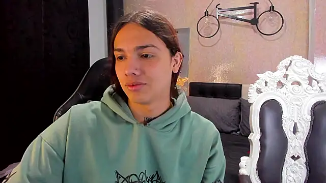 Snapshot of Almaazz chatting on February 19, 2026, 6:05 pm Almaazz online show from February 19, 2026, 6:05 pm