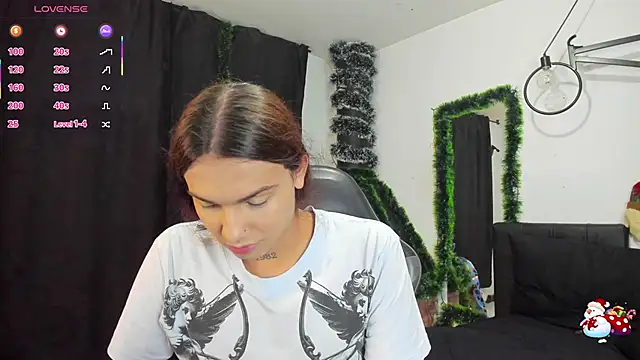 Snapshot of Almaazz chatting on January 6, 2026, 8:13 pm Almaazz online show from January 6, 2026, 8:13 pm