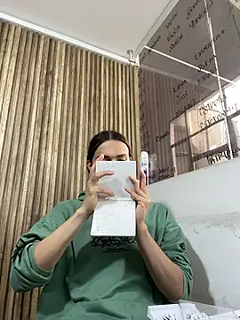 Snapshot of Almaazz chatting on February 28, 2026, 1:22 pm Almaazz online show from February 28, 2026, 1:22 pm