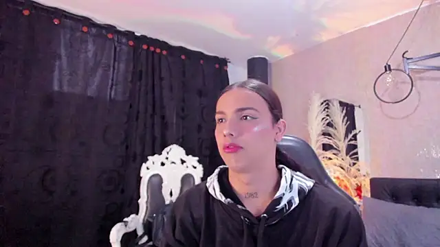 Snapshot of Almaazz chatting on February 7, 2026, 5:10 pm Almaazz online show from February 7, 2026, 5:10 pm