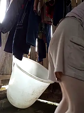 bonnie-00 online show from April 14, 2026, 4:17 am