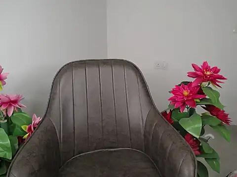 Snapshot of Naughtyy_stripgirl chatting on September 23, 2025, 2:07 am Naughtyy stripgirl online show from September 23, 2025, 2:07 am