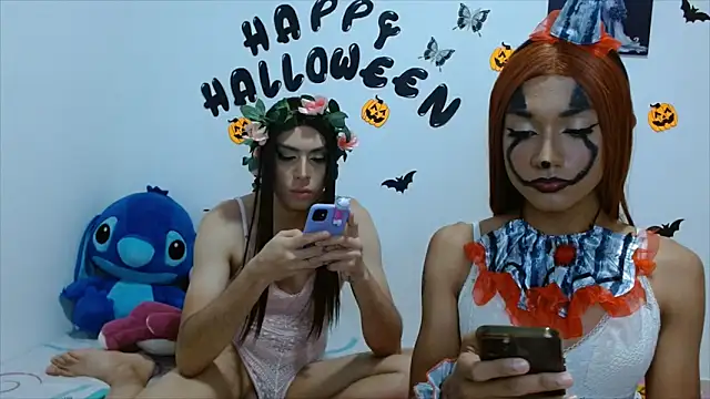 Snapshot of PinkLuna_LolaBloom chatting on October 30, 2025, 2:32 am PinkLuna LolaBloom online show from October 30, 2025, 2:32 am