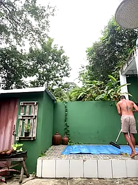 Snapshot of trustes00tribox chatting on November 21, 2025, 12:04 pm trustes00tribox online show from November 21, 2025, 12:04 pm