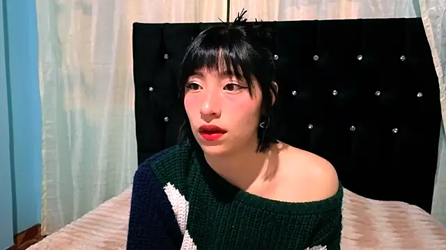 Sullyoonn online show from November 23, 2025, 11:59 pm