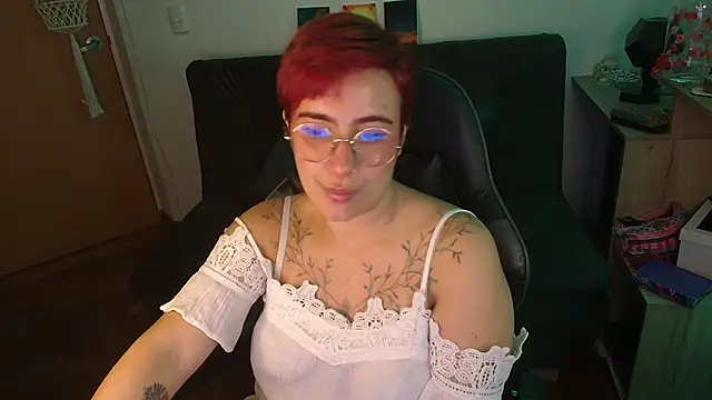 Miacatsito3 online show from November 11, 2025, 5:46 am