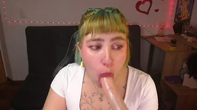 Miacatsito3 online show from July 14, 2026, 2:05 am