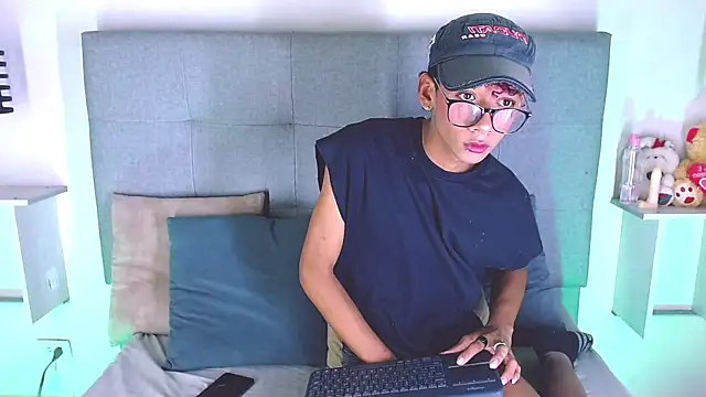 Billie Turner  online show from October 7, 2025, 5:08 am