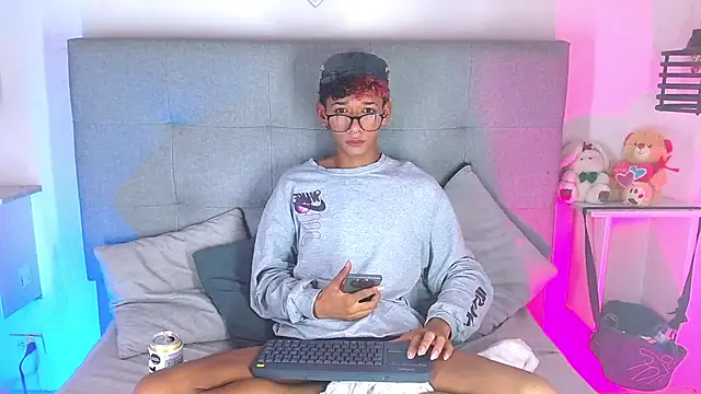 Billie Turner  online show from September 29, 2025, 7:37 am