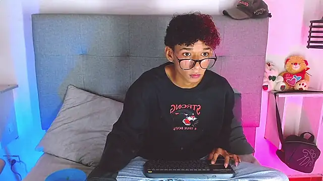 Billie Turner  online show from September 30, 2025, 3:12 am