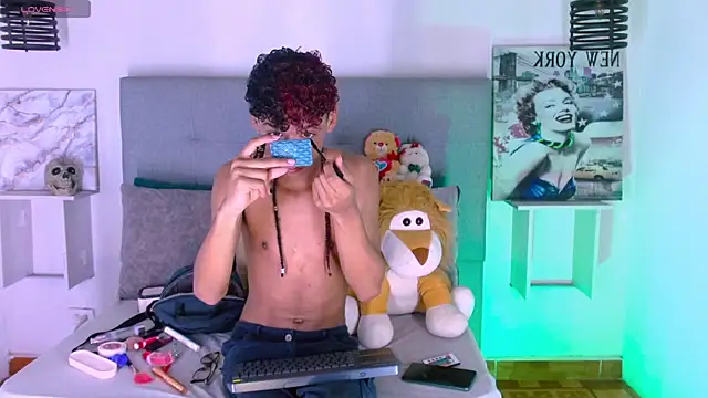 Billie Turner  online show from November 3, 2025, 5:01 am