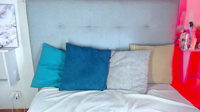 Billie Turner  online show from October 13, 2025, 7:32 am