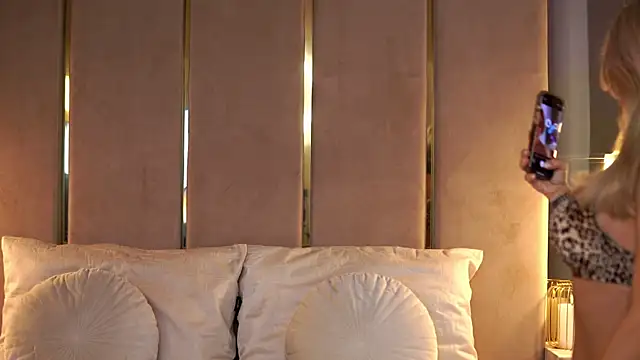 Snapshot of CamilaStarr chatting on December 3, 2025, 9:25 pm CamilaStarr online show from December 3, 2025, 9:25 pm