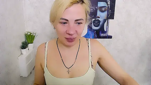 EmmaCat  online show from February 3, 2026, 6:33 am