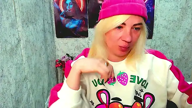 EmmaCat  online show from March 25, 2026, 5:29 am