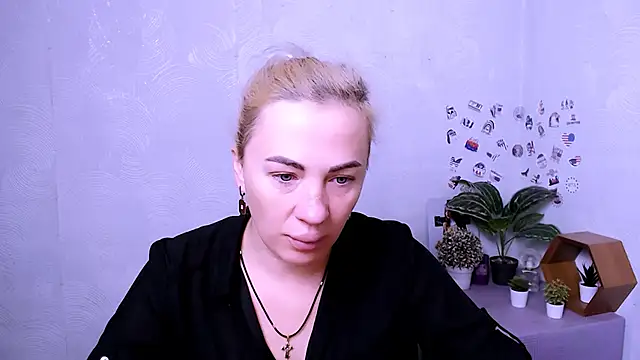 EmmaCat  online show from November 5, 2025, 4:37 am