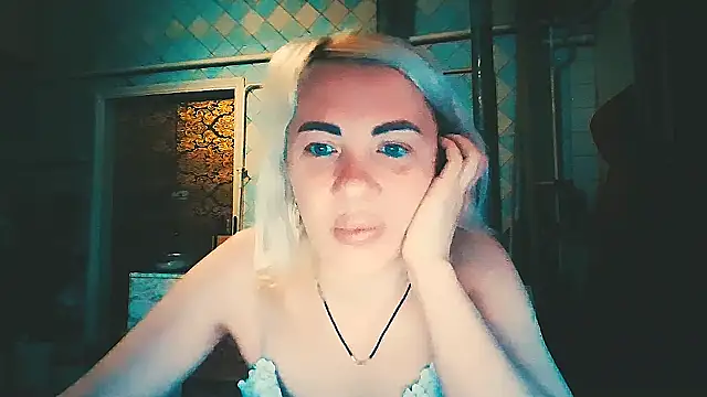 Snapshot of EmmaCat_ chatting on April 24, 2026, 3:41 am EmmaCat online show from April 24, 2026, 3:41 am