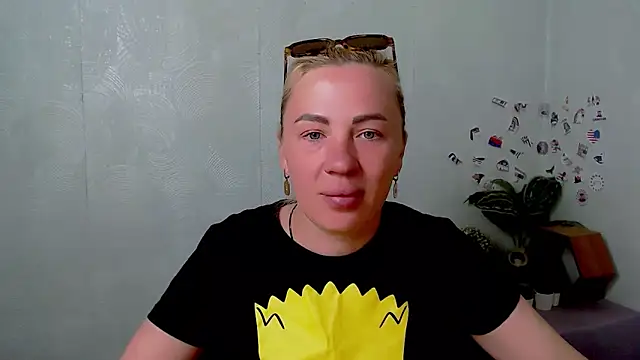 Snapshot of EmmaCat_ chatting on May 5, 2026, 4:26 am EmmaCat online show from May 5, 2026, 4:26 am