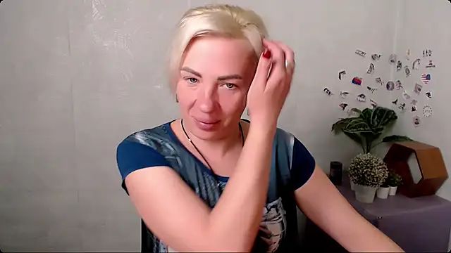 Snapshot of EmmaCat_ chatting on May 21, 2026, 6:11 am EmmaCat online show from May 21, 2026, 6:11 am