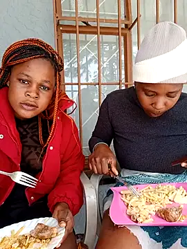 Snapshot of BlondieBitch chatting on December 14, 2025, 11:38 am BlondieBitch online show from December 14, 2025, 11:38 am