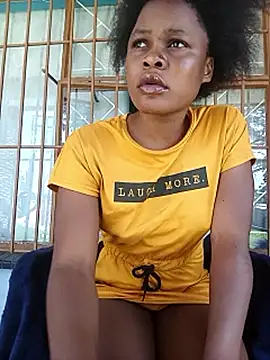 Snapshot of BlondieBitch chatting on December 15, 2025, 12:44 pm BlondieBitch online show from December 15, 2025, 12:44 pm