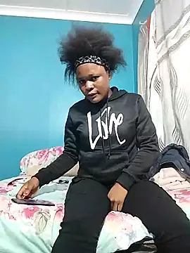 Snapshot of BlondieBitch chatting on November 17, 2025, 3:38 pm BlondieBitch online show from November 17, 2025, 3:38 pm