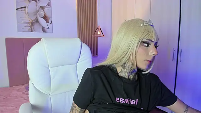 KoraRousee online show from September 19, 2025, 1:04 pm