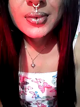 Snapshot of Cutie-Whiskey1 chatting on November 3, 2025, 6:33 pm Cutie-Whiskey1 online show from November 3, 2025, 6:33 pm