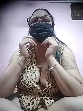 Snapshot of thehotlady chatting on October 27, 2025, 10:05 am thehotlady online show from October 27, 2025, 10:05 am