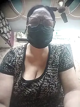 thehotlady online show from February 18, 2026, 3:15 am