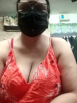 thehotlady online show from February 1, 2026, 2:43 am