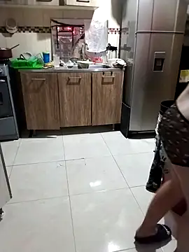 LaraCaliente online show from November 27, 2025, 2:45 am