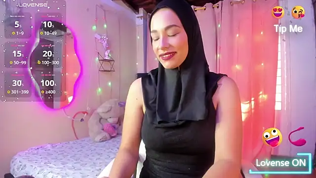 Snapshot of ShanaJamil chatting on December 5, 2025, 1:32 pm ShanaJamil online show from December 5, 2025, 1:32 pm