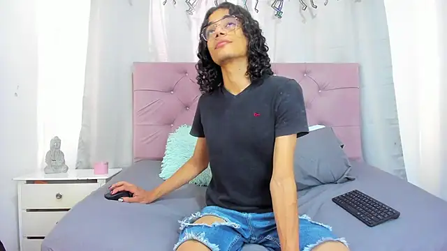 Snapshot of EthanBlackwoodd chatting on December 4, 2025, 8:52 pm EthanBlackwoodd online show from December 4, 2025, 8:52 pm