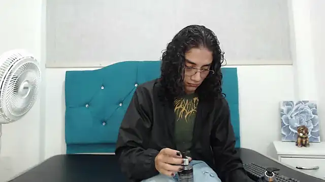 Snapshot of EthanBlackwoodd chatting on November 17, 2025, 9:08 pm EthanBlackwoodd online show from November 17, 2025, 9:08 pm