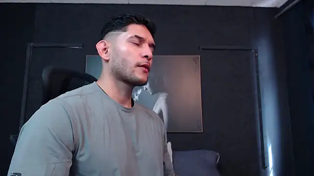 Snapshot of RichardMilleer chatting on March 9, 2026, 1:58 pm RichardMilleer online show from March 9, 2026, 1:58 pm