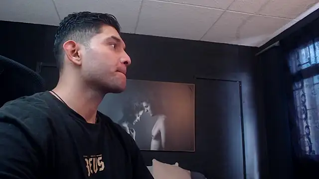 Snapshot of RichardMilleer chatting on February 20, 2026, 1:35 pm RichardMilleer online show from February 20, 2026, 1:35 pm