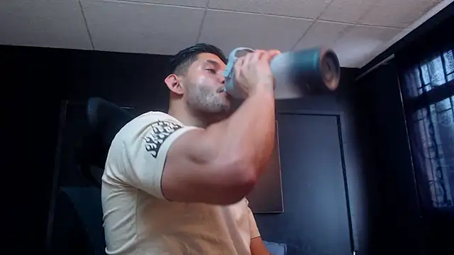 Snapshot of RichardMilleer chatting on December 19, 2025, 2:41 pm RichardMilleer online show from December 19, 2025, 2:41 pm