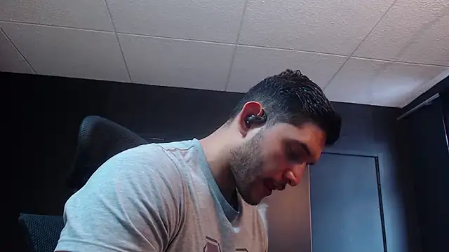 Snapshot of RichardMilleer chatting on December 5, 2025, 2:26 pm RichardMilleer online show from December 5, 2025, 2:26 pm