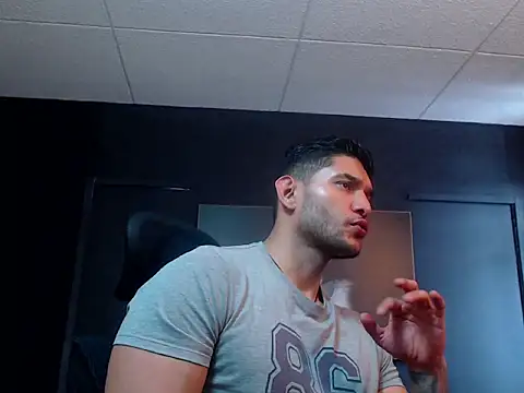 Snapshot of RichardMilleer chatting on November 28, 2025, 2:17 pm RichardMilleer online show from November 28, 2025, 2:17 pm